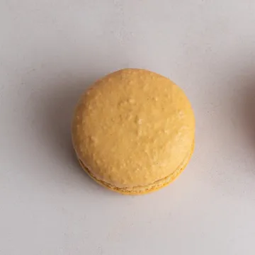 Macaron de Limão Siciliano, visto de cima.